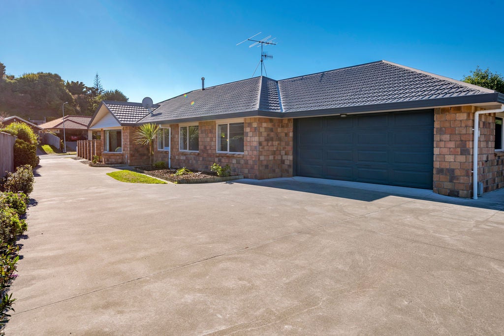 11 Leanne Way, Waikanae Beach, Waikanae - Carousel 1