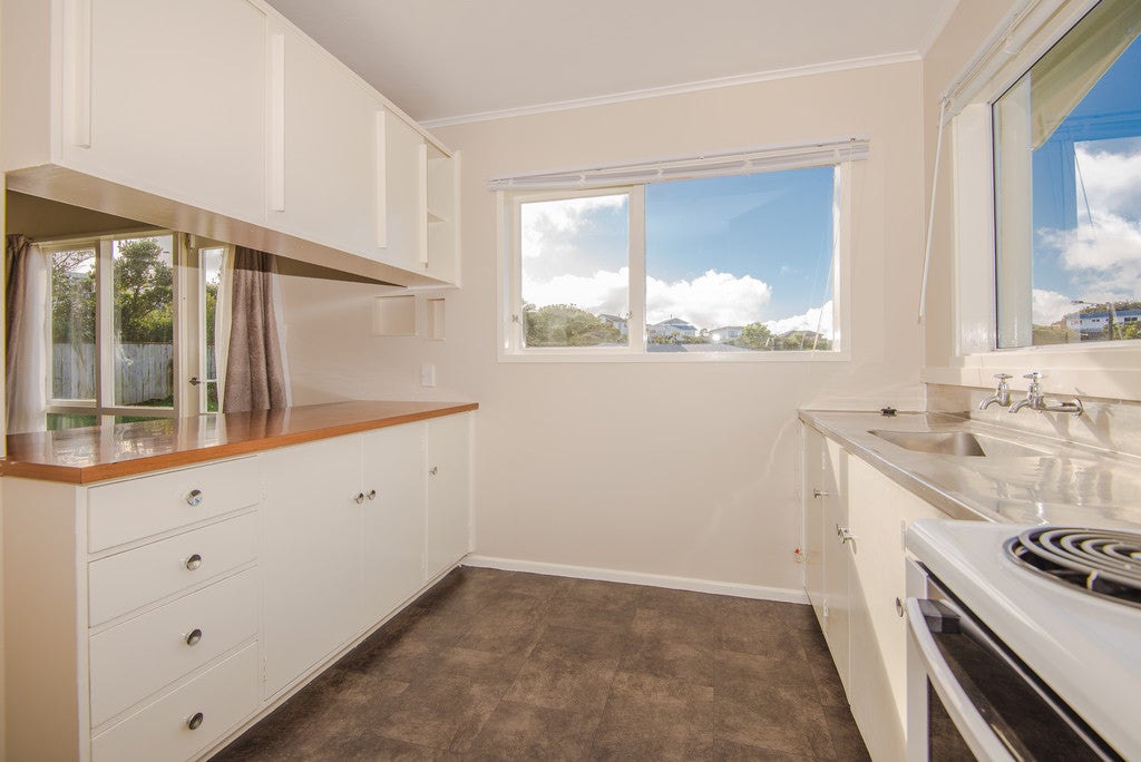 2/4 Cypress Drive, Maungaraki, Lower Hutt - Carousel 2