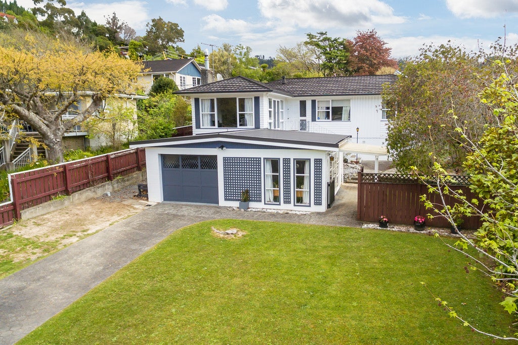 28 Fendalton Crescent, Pinehaven, Upper Hutt - Carousel 1