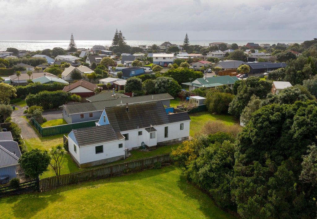 13 Hastings Street, Waikanae Beach, Waikanae - Carousel 19