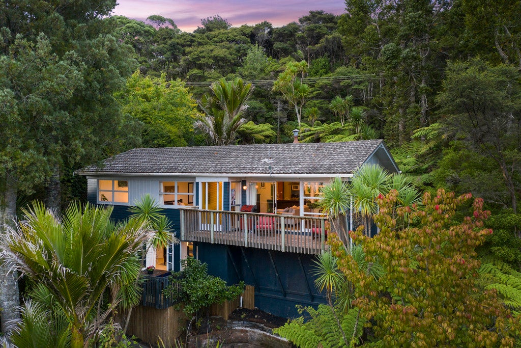 43 Takahe Road, Titirangi, Auckland - Carousel 1