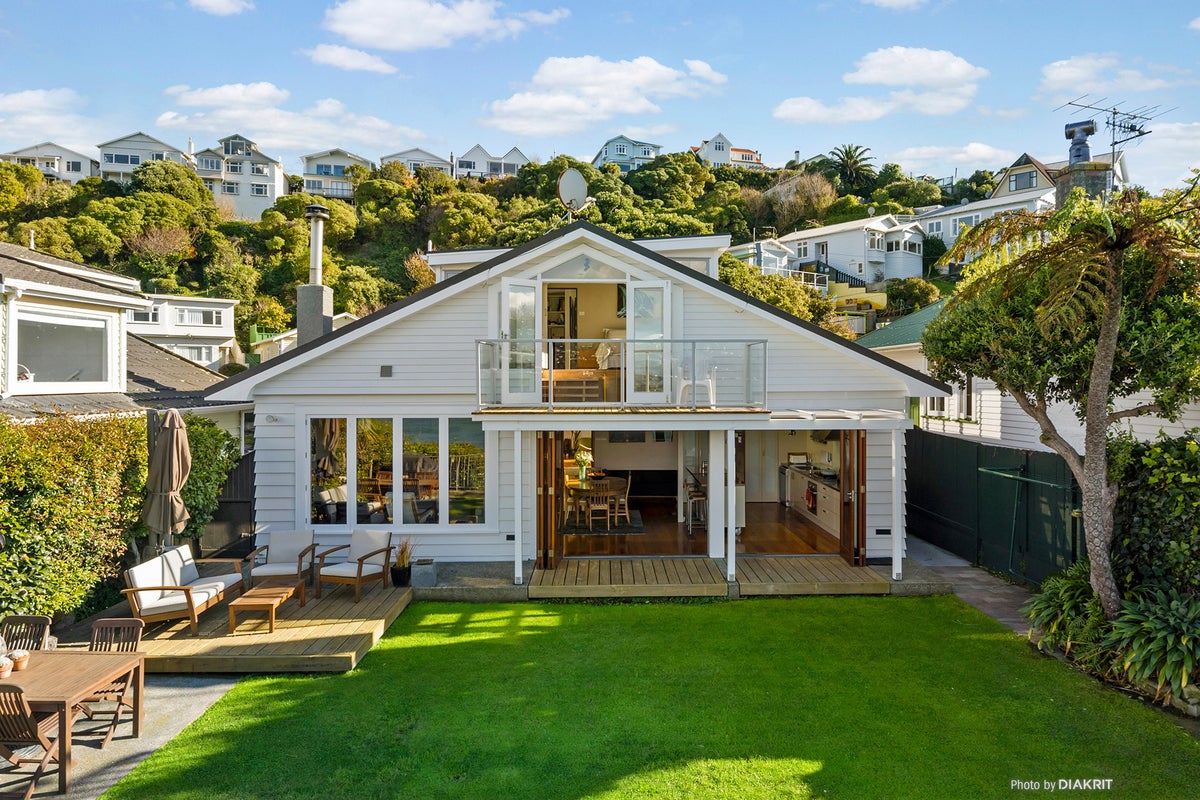 39 Belvedere Road, Hataitai, Wellington - Carousel 1