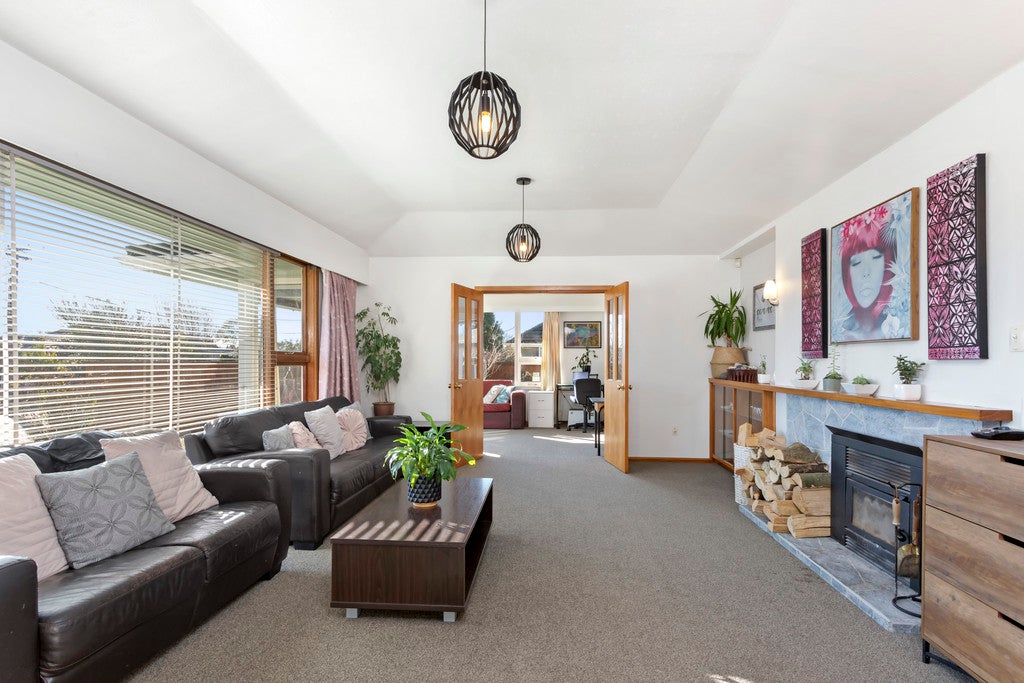 2 Erin Crescent, Mairehau, Christchurch - Carousel 1