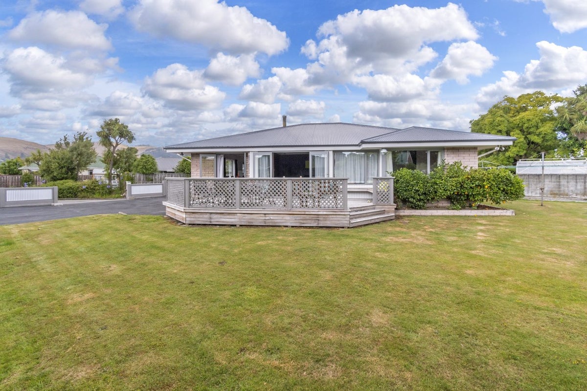 18 Claxton Place, Saint Martins, Christchurch - Carousel 1