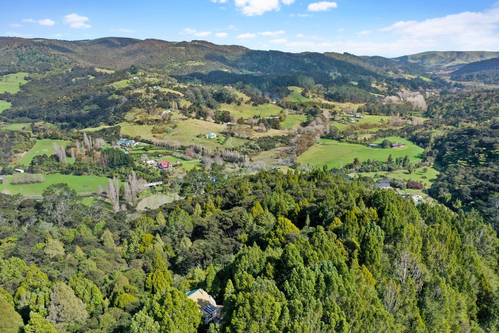9 Steam Hauler Track, Waitakere, Auckland - Carousel 26
