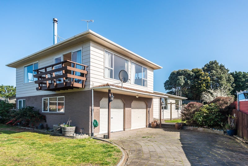 71 Norfolk Crescent, Otaki Beach, Otaki - Carousel 1