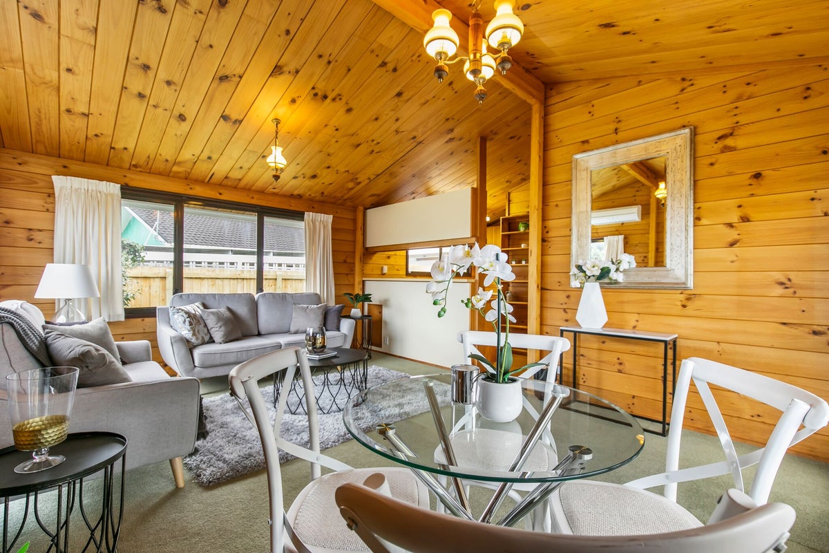 2/13 Vivian Wilson Drive, Eastern Beach, Auckland - Carousel 1