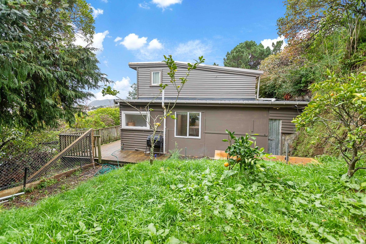 14 Grays Road, Plimmerton, Porirua - Carousel 16