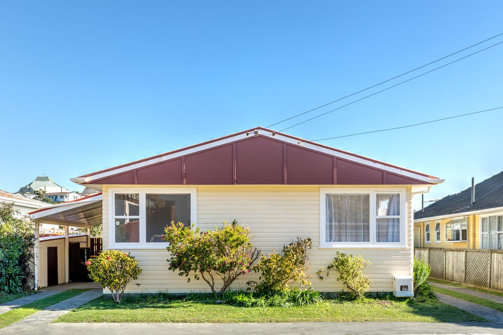 21 Oswald Crescent, Paparangi, Wellington - Carousel 1
