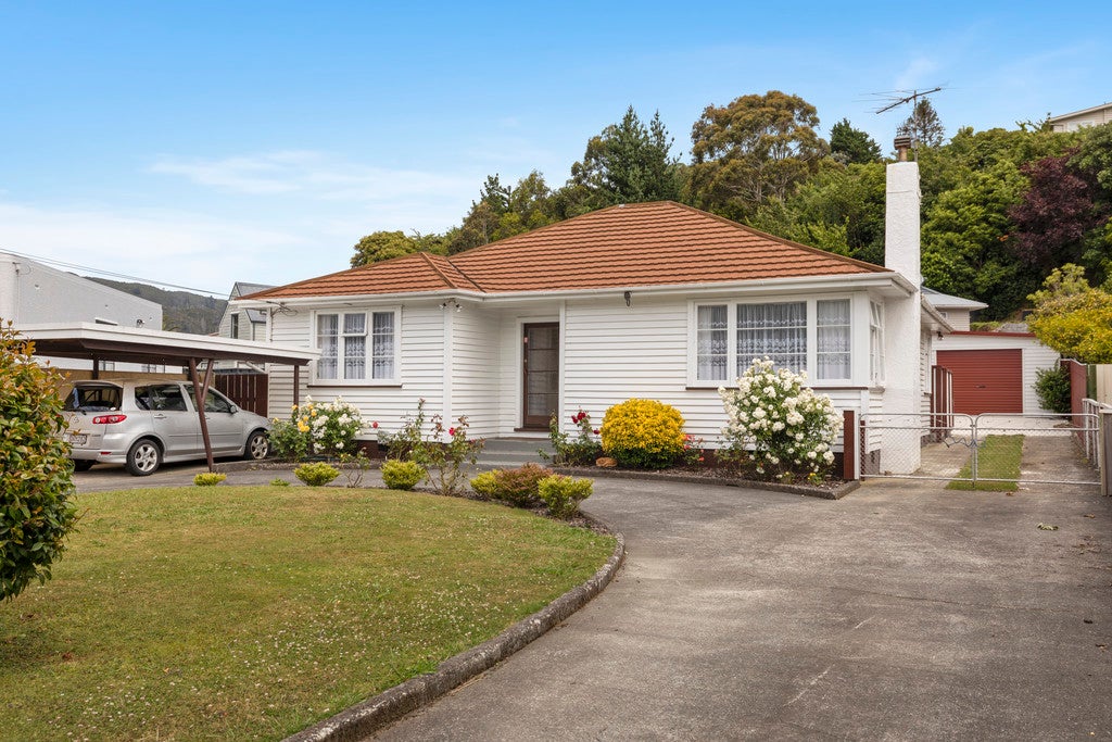 18 Stokes Valley Road, Stokes Valley, Lower Hutt - Carousel 1