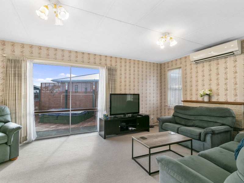 9 Antrim Crescent, Wainuiomata, Lower Hutt - Carousel 2
