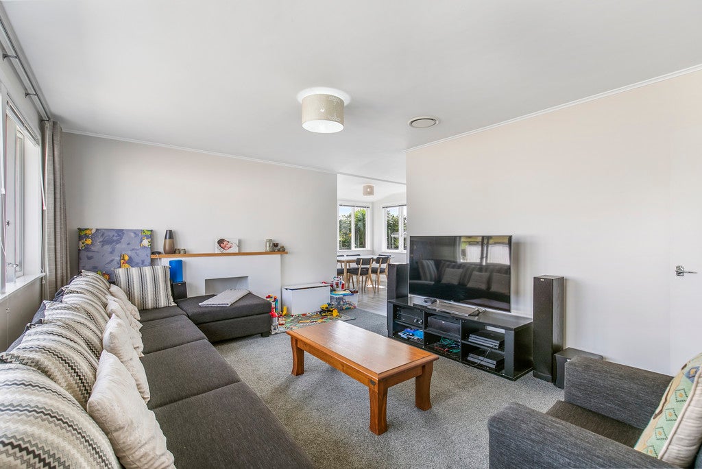 7 Mountain Road, Mangere Bridge, Auckland - Carousel 2