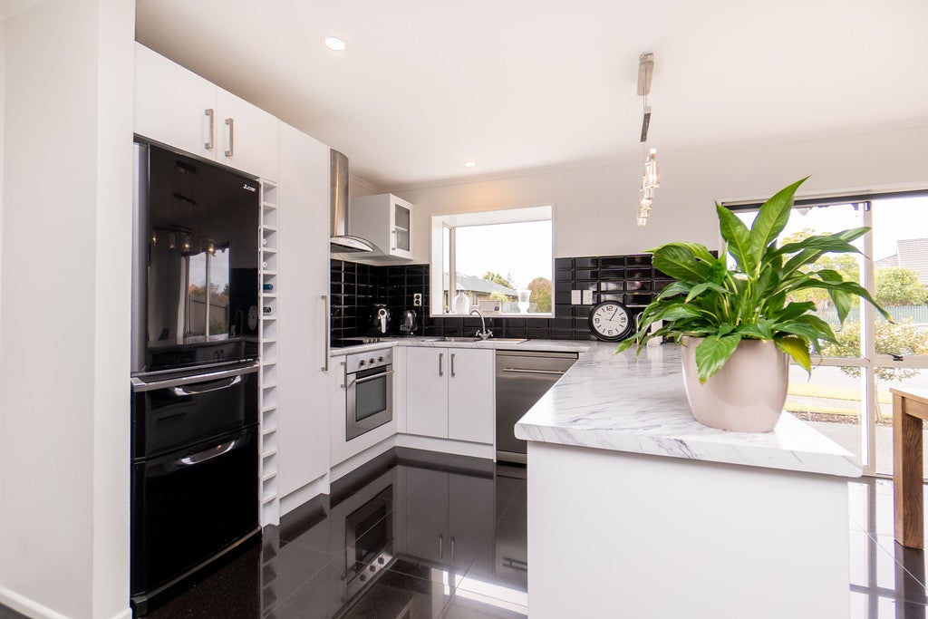 2/8 Pentland Drive, Belfast, Christchurch - Carousel 2