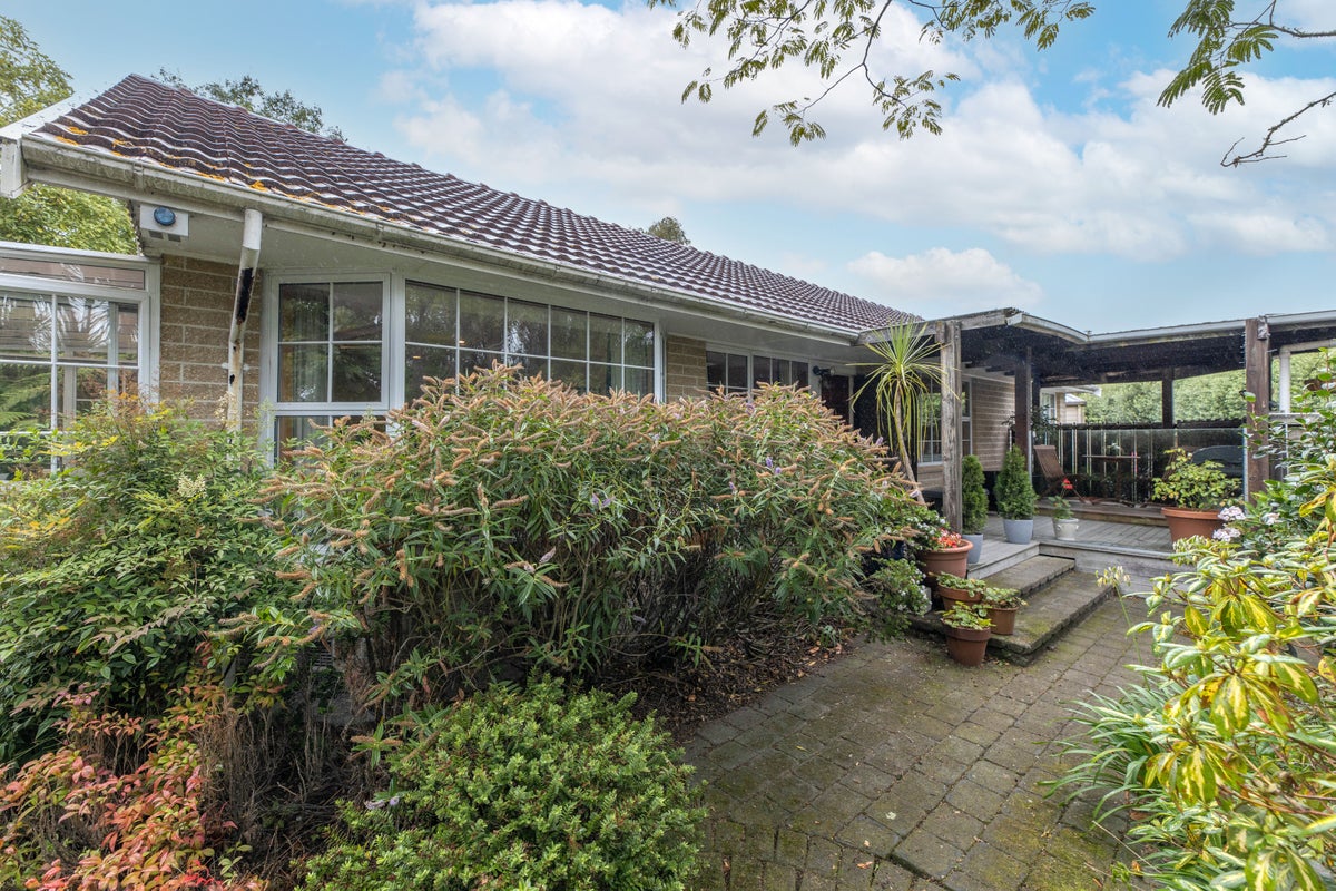 3 Leeman Place, Redwood, Christchurch - Carousel 2