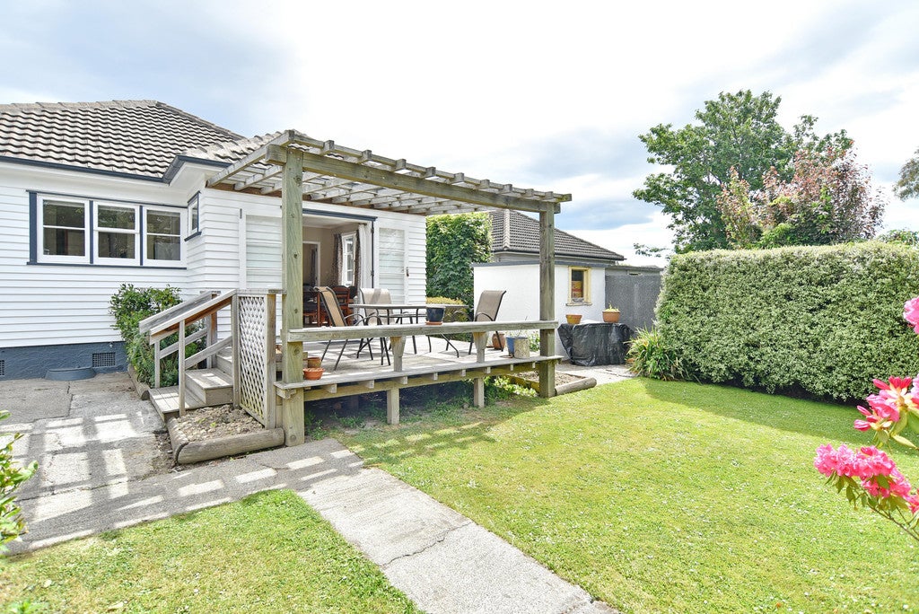 18 Pitcairn Crescent, Bryndwr, Christchurch - Carousel 1
