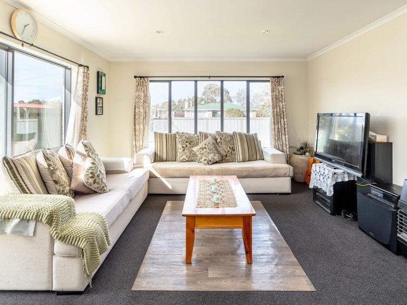 11 Farrier Grove, Featherston - Carousel 1