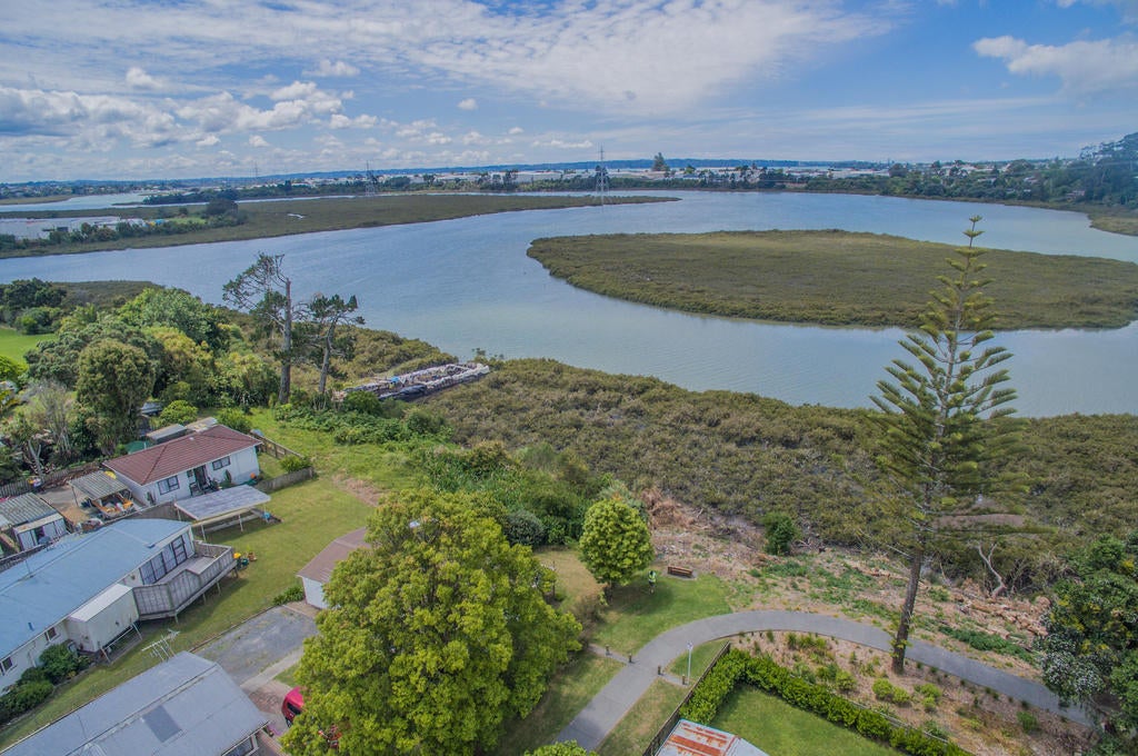 2/80 Cobham Crescent, Kelston, Auckland - Carousel 2