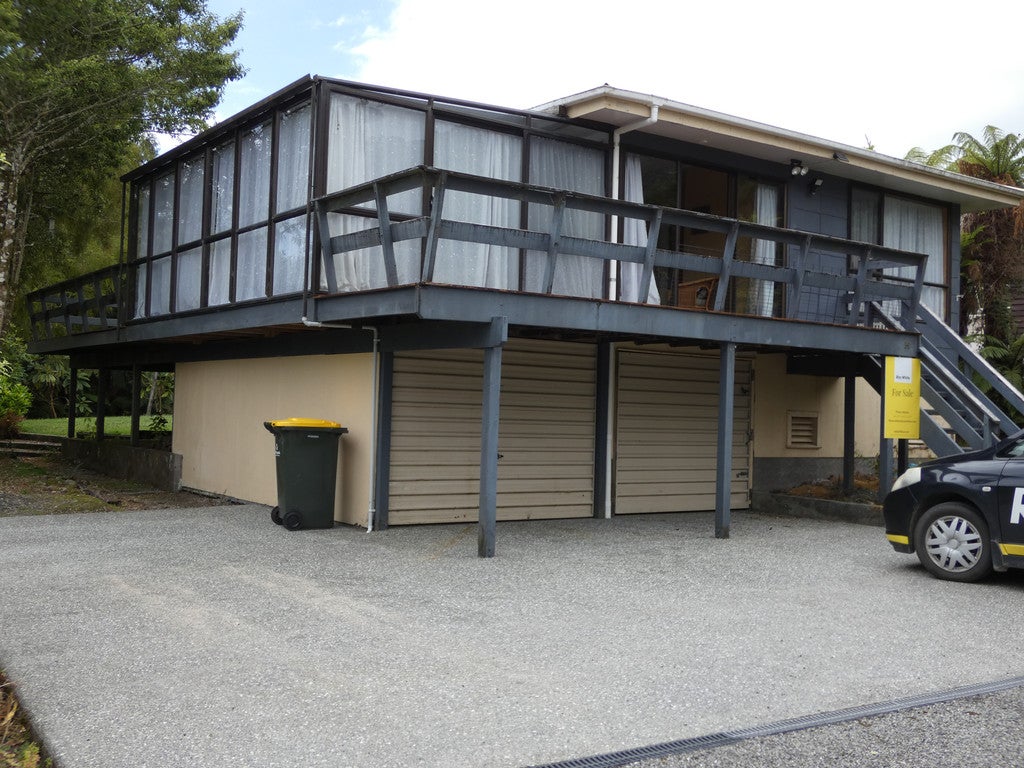 14 Stuart Street, Lake Kaniere, Hokitika - Carousel 1