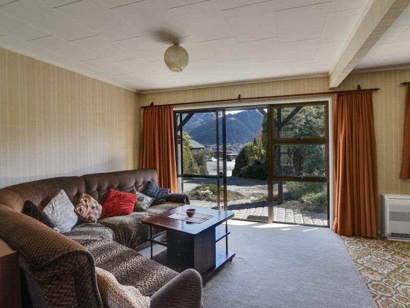 8 Kelvin Place, Kelvin Heights, Queenstown - Carousel 2