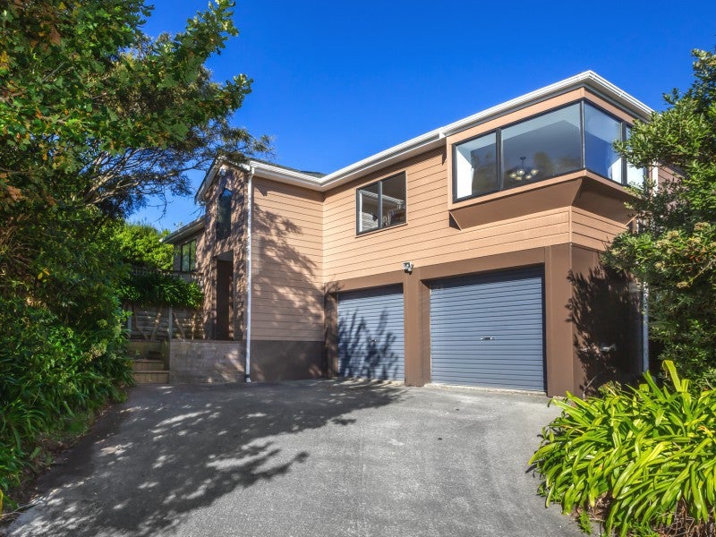 60 Sailmaker Close, Whitby, Porirua - Carousel 1