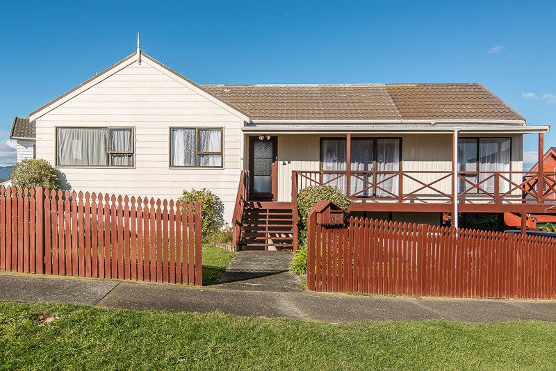 13 Arahanga Grove, Maupuia, Wellington - Carousel 1