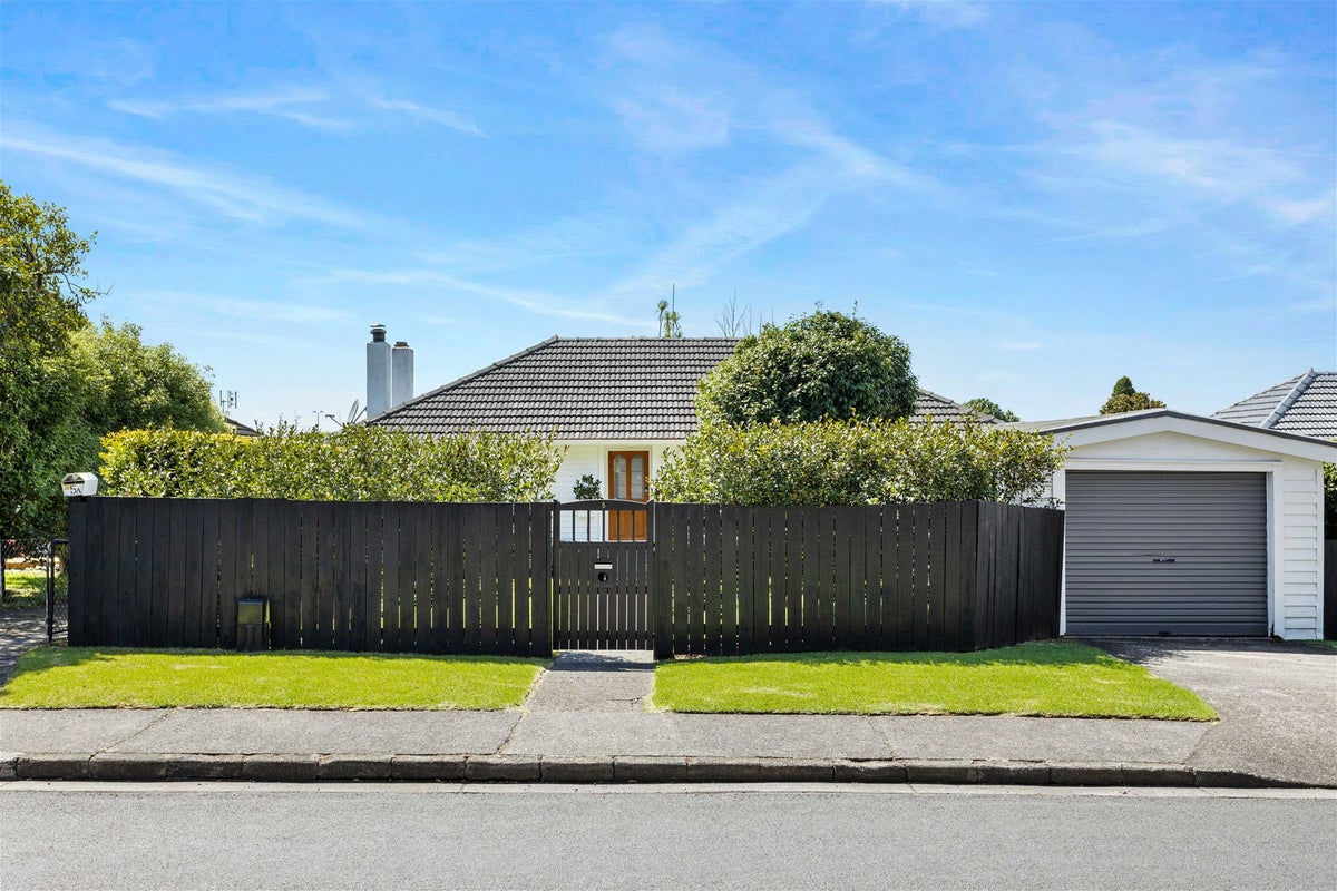 5 Kervil Avenue, Te Atatu Peninsula, Auckland - Carousel 21