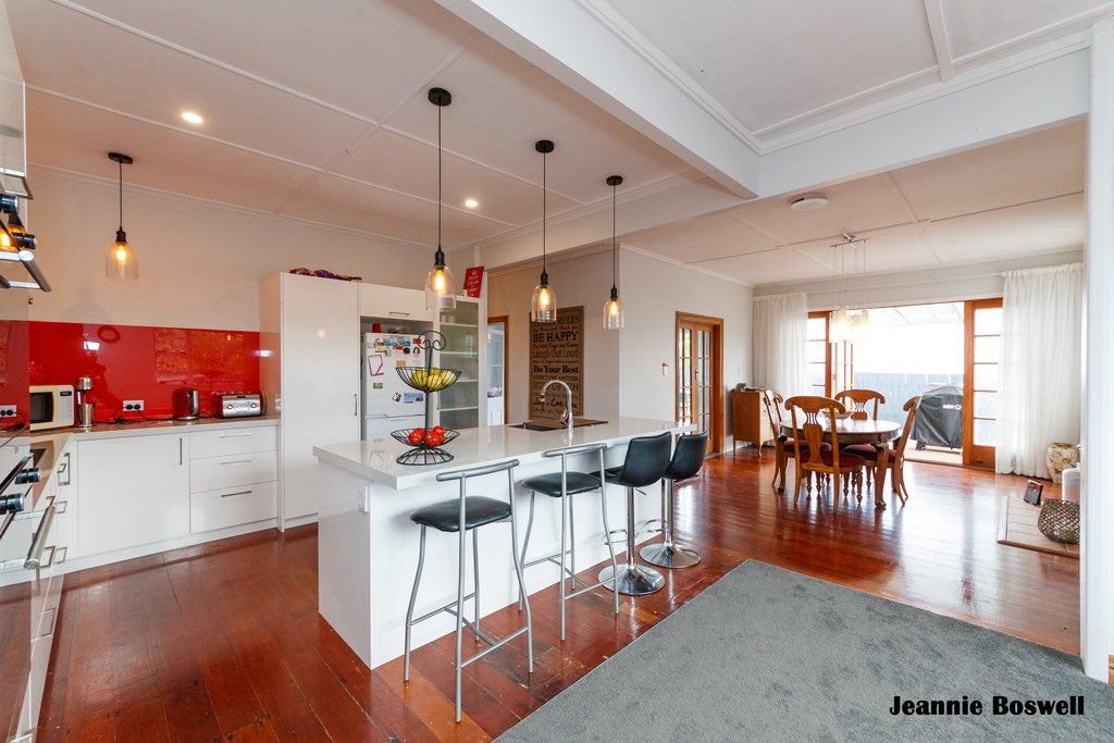 13 Douglas Square, Rongotea, Rongotea - Carousel 1