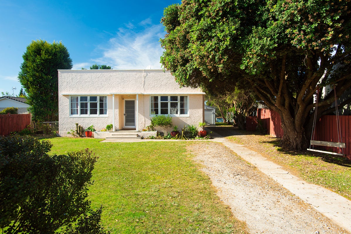 14 Centennial Crescent, Te Hapara, Gisborne - Carousel 1