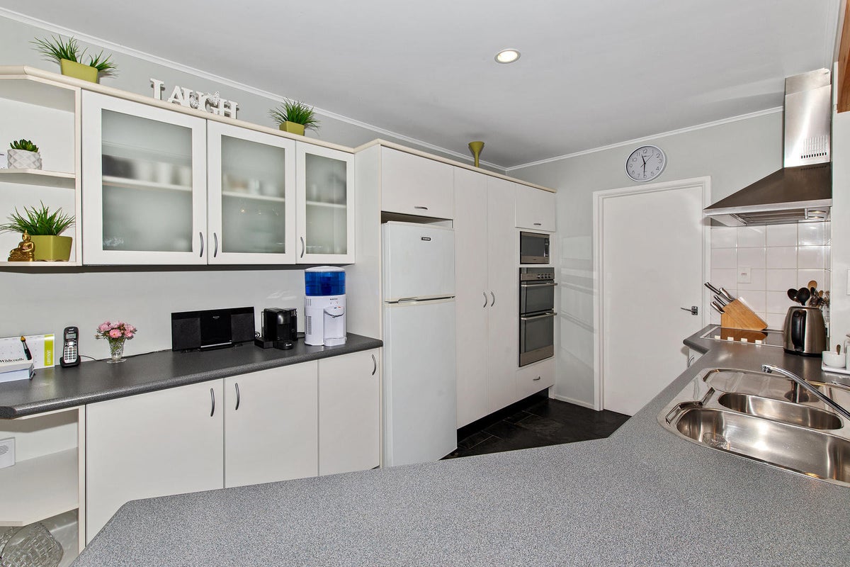 57 Avonleigh Road, Green Bay, Auckland - Carousel 2