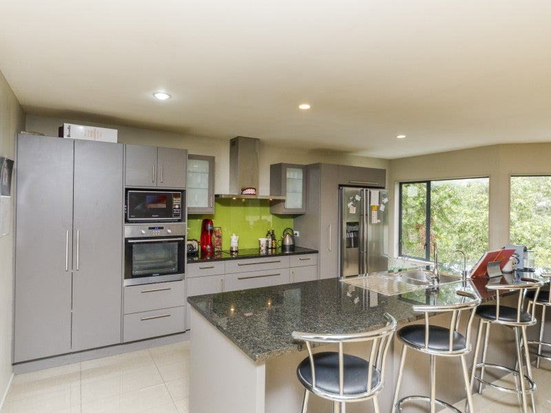 17 Heathcote Place, Fitzherbert, Palmerston North - Carousel 1