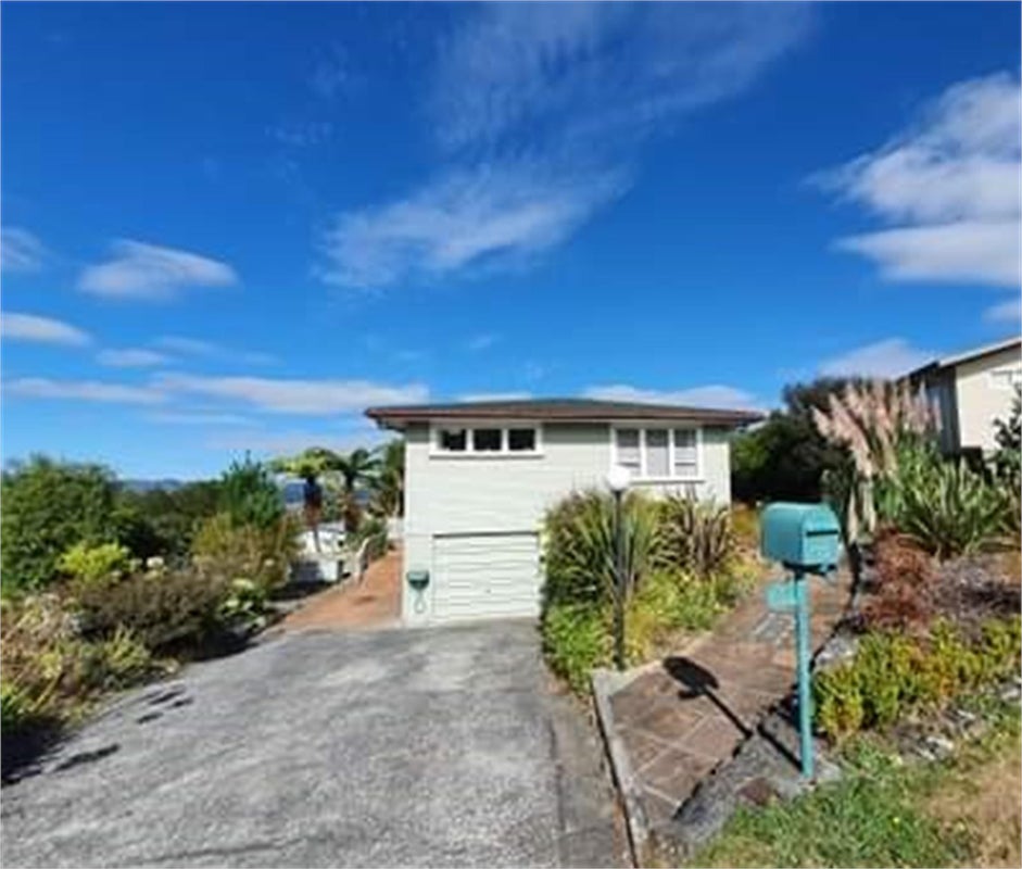 31 Sunnyview Drive, Brown Owl, Upper Hutt - Carousel 1