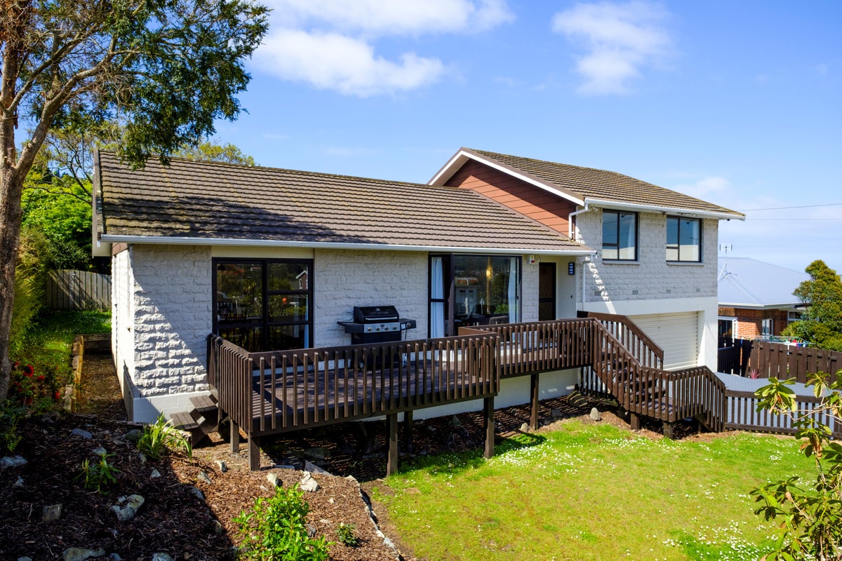 92 Signal Hill Road, Opoho, Dunedin - Carousel 1