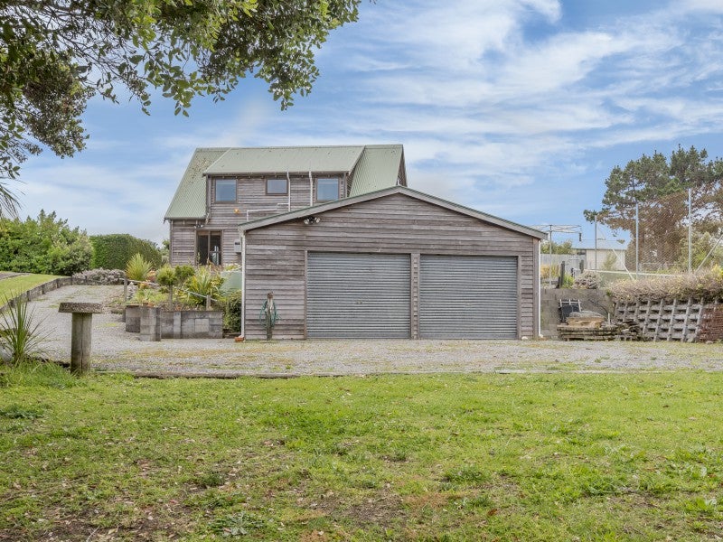 25 Freyberg Crescent, Waikanae Beach, Waikanae - Carousel 1