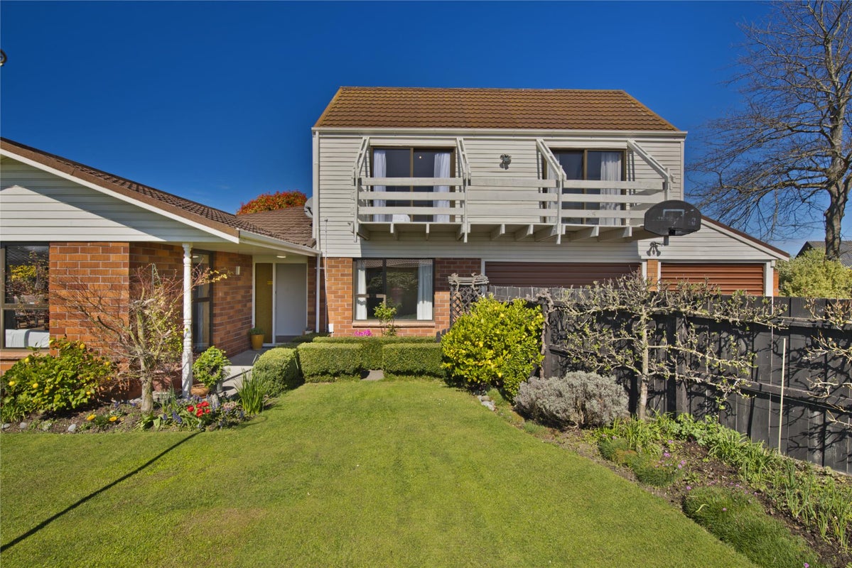 20 Karnak Crescent, Russley, Christchurch - Carousel 1