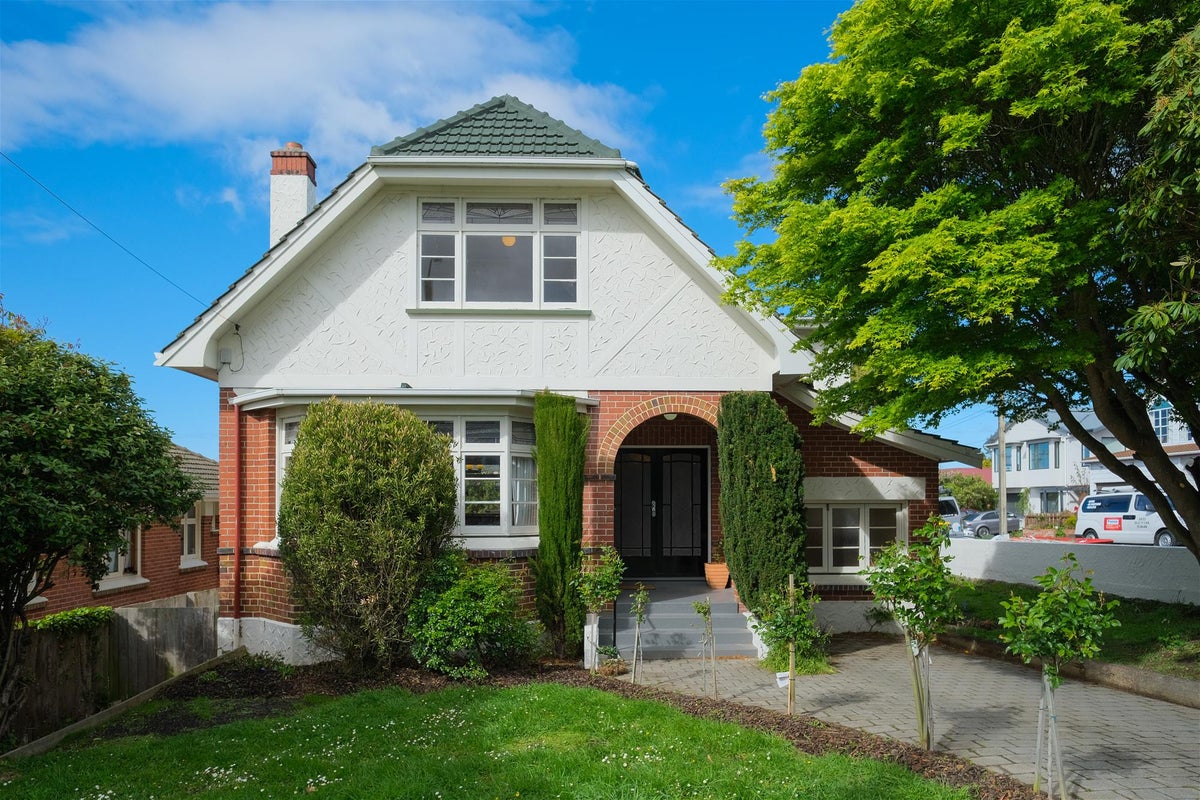 11 Ross Street, Roslyn, Dunedin - Carousel 1