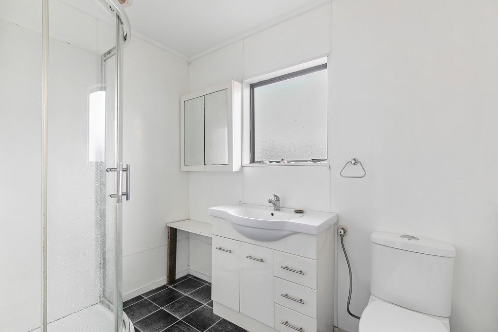 2/4 Maplesden Drive, Clendon Park, Auckland - Carousel 8