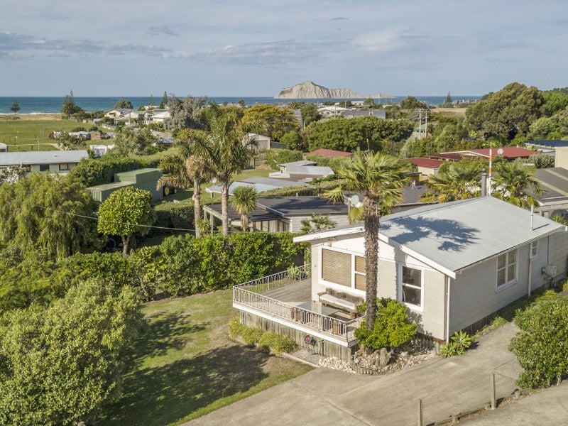 75 Gillies Crescent, Waimarama, Havelock North - Carousel 1