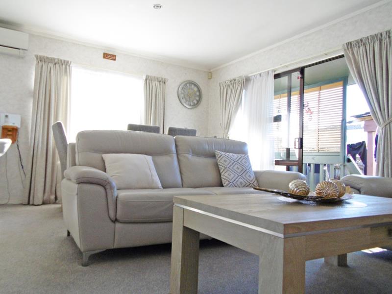 2/2 Jenkins Place, Manurewa East, Auckland - Carousel 2