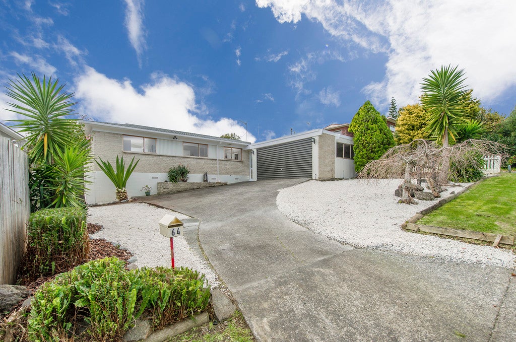 64 Evelyn Road, Cockle Bay, Auckland - Carousel 1