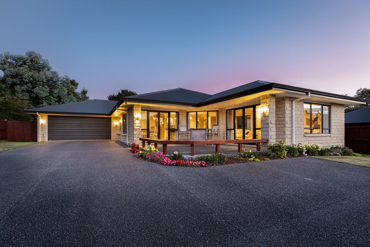 10 Grace Avenue, Leamington, Cambridge - Carousel 1