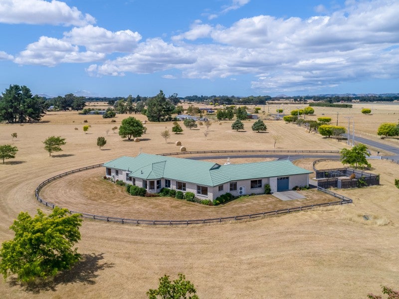 17 Hughes Line, Clareville, Carterton - Carousel 2