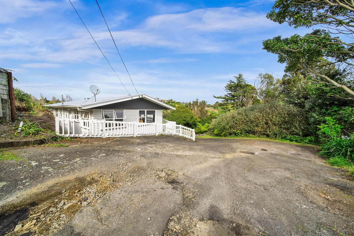 51D Omata Road, Marfell, New Plymouth - Carousel 24