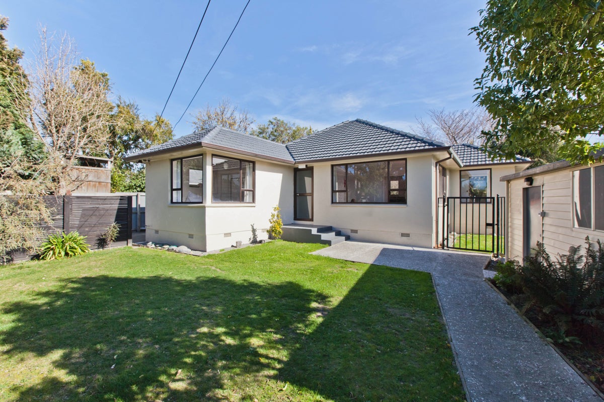 17 Pinehurst Crescent, Russley, Christchurch - Carousel 1