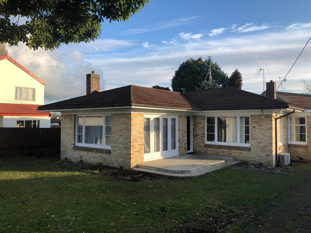 11 Peachgrove Road, Hamilton East, Hamilton - Carousel 1