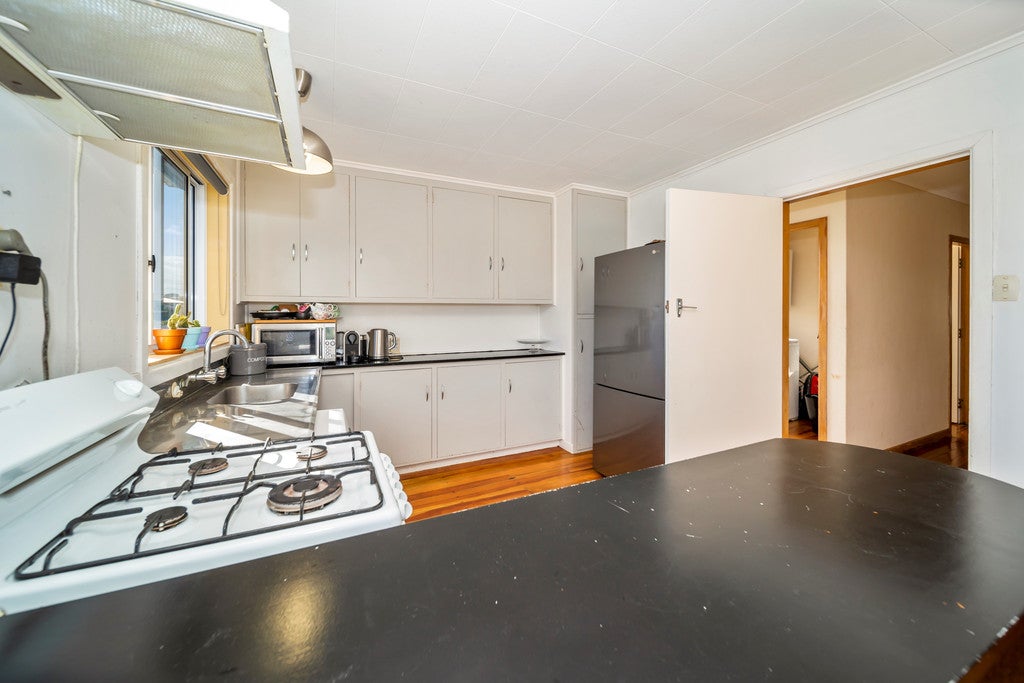 12 Rosendale Avenue, Spotswood, New Plymouth - Carousel 2