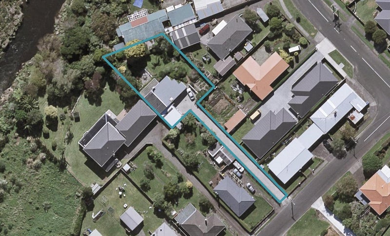 2 Gordon Street, Glen Avon, New Plymouth - Carousel 1