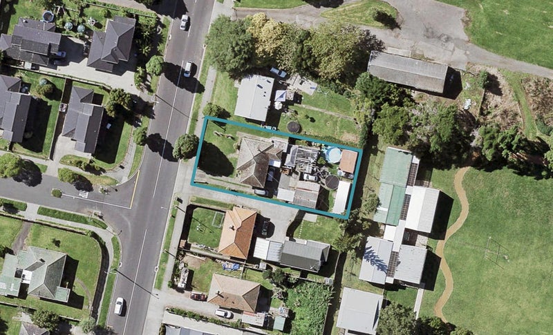 126 Elstree Avenue, Point England, Auckland - Carousel 1