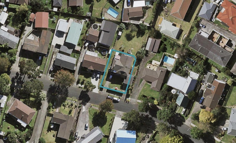 19A Sikkim Crescent, Clover Park, Auckland - Carousel 1