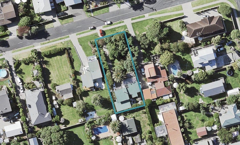 10 Ealing Crescent, Beachlands, Auckland - Carousel 1
