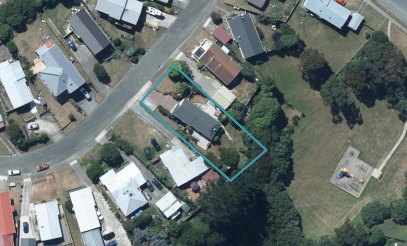 7 Staysail Place, Whitby, Porirua - Carousel 1